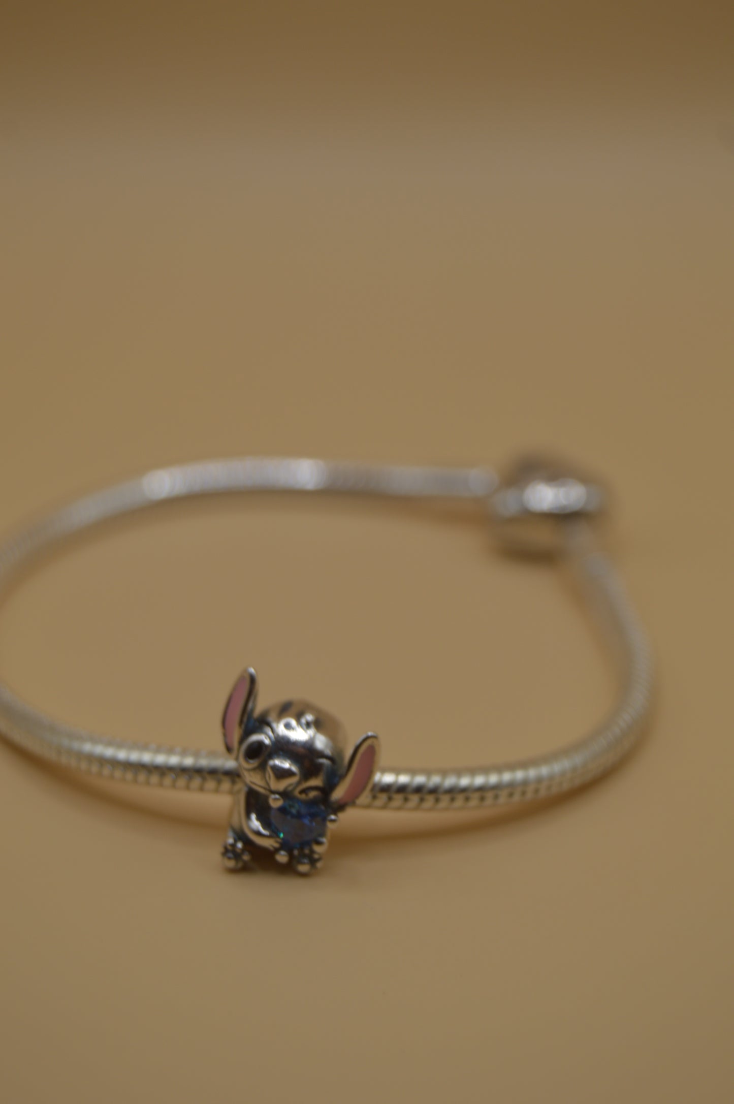 Alien Dog Stitch Pulsera